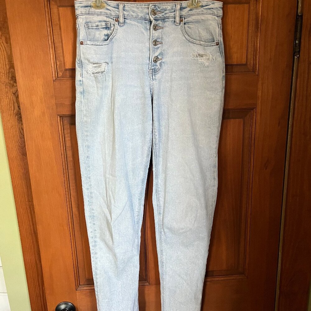 American Eagle Light Wash Distressed Stretch Mom Jeans 8 Xtra-Long